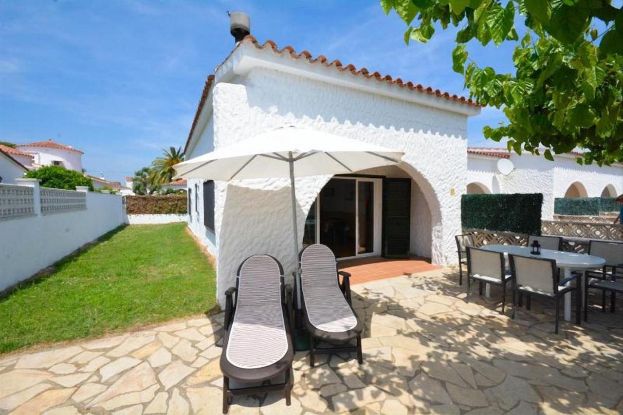 הוילה אמפוריבראבה Casas Montgri מראה חיצוני תמונה